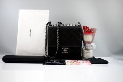 ☆優買二手精品名牌店☆ CHANEL AS0584 COCO 香奈兒 黑色牛皮 菱格紋 銀鍊 透明珍珠 方胖 斜背包 肩背包 全新