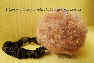 〈Mr. Ribbon 蝴蝶結先生〉韓國空運直送大腸圈髮束   療癒系毛料圓圓球(粉色)