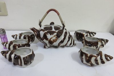 【讓藏】40年以上的瓷製貝殼,海螺造型茶壺茶具組,台灣老碗盤.峰螺壺.老茶具組,沒用過,,廉讓,,,