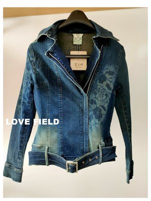 全新有吊牌 原價2980元 專櫃品牌LOVE FIELD艾之田 藍色刷白 玫瑰花圖案 牛仔外套