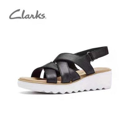 【熱賣精選】Clarks 其樂女鞋夏季新品牛皮坡跟舒適女涼鞋Jillian Spring