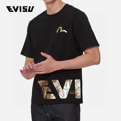 上新，Evisu福神男士短袖線條迷彩標志印花短袖T恤貨號：2ESADM1TS691XX這件短袖T恤的EV標志cp NO1810