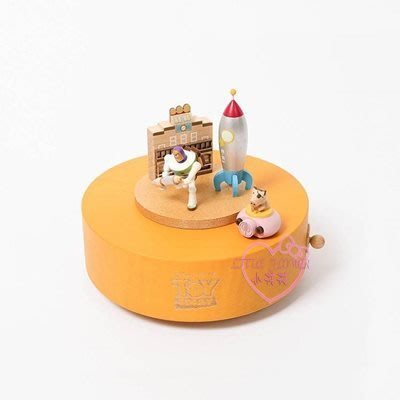♥小公主日本精品♥迪士尼玩具總動員巴斯光年火箭豬博士木製音樂盒~3
