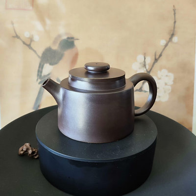 器韻堂建水紫陶柴燒壺，容量170毫升，柴燒火彩獨一無二，出水