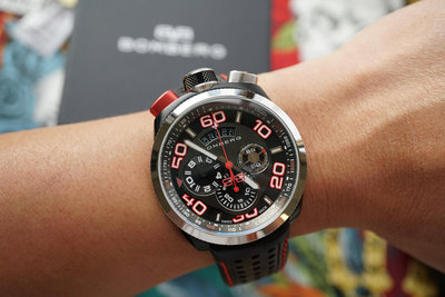 【全新未使用】Bomberg 炸彈錶 Bolt-68 經典黑紅計時碼錶，專利快拆錶殼，可以變成懷錶使用