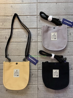 塞爾提克~英國袋鼠 KANGOL 帆布 側背包 隨身小包 吐司方包 經典布標 明確分層 公司正品~三色