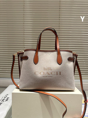 【二手包包】牛皮版本 COACH HANNA包 來嘍女這款是coach的限定款＃蔻馳的幾何包設計超受歡迎，這NO15292
