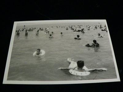 乖乖@賣場~照片.相片.老照片.黑白照片.夏日的海邊.陽光沙灘比基尼.XH664
