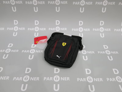 【Dou Partner】PUMA Ferrari 系列 男款 側背包 側背 肩背 運動 休閒 079824-02