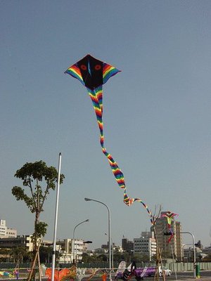 兒時記憶風箏坊(kite dreams)====25呎彩虹蛇風箏
