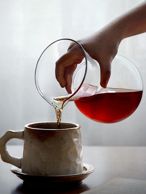 現貨 :九土玻璃咖啡分享壺帶把大容量刻度手沖壺加厚簡約家用咖啡壺勻杯