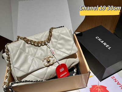【二手】高版本 香奈兒Chanel19bag 香19皮質超軟 看細節 尺寸30cm 禮盒包