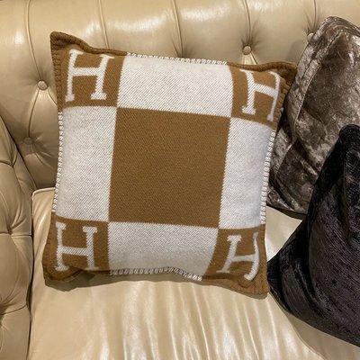 【翰貝格名牌館】全新真品 Hermes 愛馬仕 H Logo 羊毛 avalon  淺咖啡 白色 方形 抱枕 靠枕