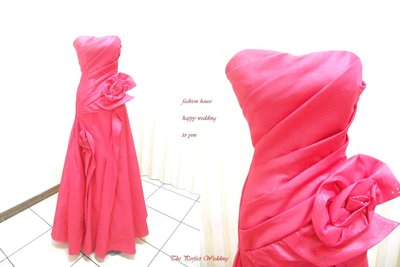 【時尚屋婚紗禮服】桃紅色露肩法式時尚設計師A字造型款《二手禮服》～Ｗ５９０(歡迎預約試穿)