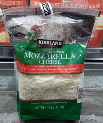 美兒小舖COSTCO好市多代購～KIRKLAND MOZZARELLA 摩佐拉乳酪絲/乾酪絲(1.13kgx2包)