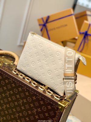 二手Louis Vuitton LV Coussin PM bag鏈條法棍包 M57793奶白色