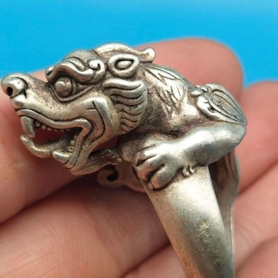 下殺-老銀藏銀戒指 工藝精細 獨特風格 器型厚重 寶相莊嚴 色澤雅致