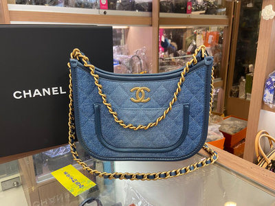 ☆最愛二手精品☆ CHANEL Hobo 全新香奈兒藍色丹寧牛仔雙C金釦金鍊前口袋斜背包流浪包彎月包 AS4666 XG7858