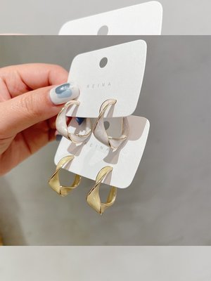 小眾設計感高級耳環韓系2023年新款潮女秋冬輕奢法式耳釘耳飾耳圈