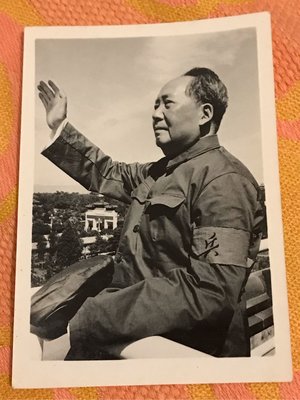 1960年代，文化大革命時期，戴紅衞兵臂章的毛澤東原版老照片，10.2x7.1公分，保真