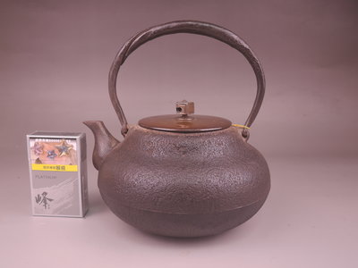 西垣貿易A308--明治期--光仙/半砂鐵/百年老壺--使用中/正宗日本老鐵壺