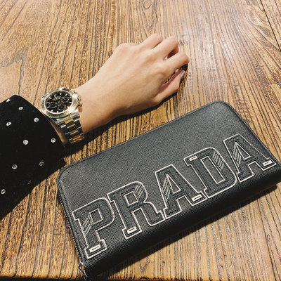 Prada 2ML317 PRADA LOGO Zip Wallet 多格層拉鍊長夾 黑 現貨