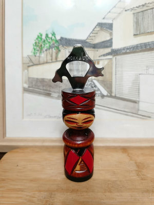 日本北海道木雕開瓶器，全品無瑕未使用，脖子上的項圈可活動，整
