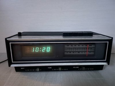 santron CR-12早期收音機 鬧鐘收音機 二手收音機 懷舊收音機 懷舊擺飾 收藏 拍戲道具（功能請看敘述）