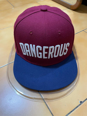 New era 聯名 Dangerous 夜光字體紅藍棒球帽