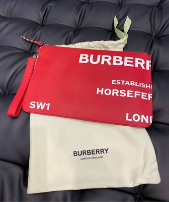 【EZ兔購】~正品 Burberry LOGO 小牛皮 手拿包 現貨