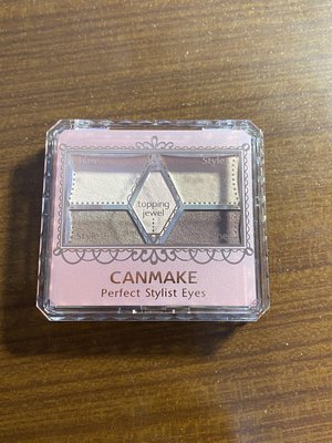 轉賣近全新 CANMAKE 完美色計眼影盤 11
