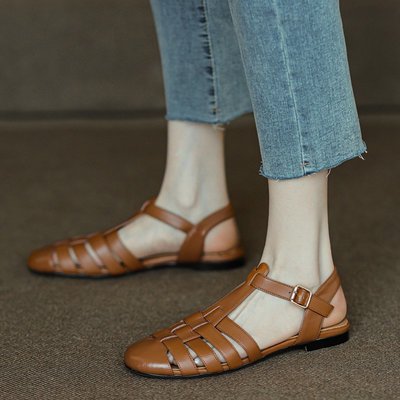 手工~個性好穿~棕色復古包頭平底涼鞋女夏季鏤空羅馬豬籠鞋子
