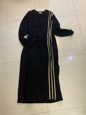 黃色小鴨 韓國製 條紋圖案運動式黑色棉質洋裝。9.5成新。市價1500