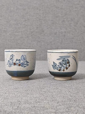 閑置 ，日本九谷大名家松本佐一，手繪青花蟹蝦對杯，標價為一對18160