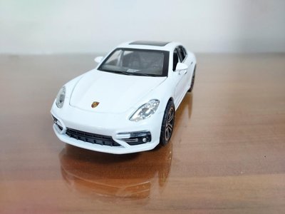 全新盒裝1:32~PORSCHE保時捷 PANAMERA 白色 聲光合金模型車