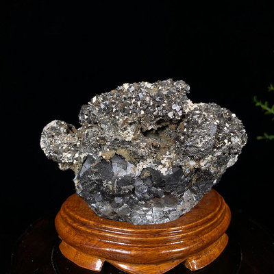 原石擺件 奇石擺件 云南毒砂礦晶簇 天然原礦帶座高11×13×7公分 重1.9公斤  編號350291