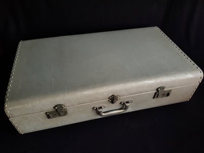 古董老件 大咖 大件 美國 鉚釘手提鋁箱 鋁製行李箱 旅行箱 ( 年代物 古件 歐美老件收藏 Deco 工業風 )