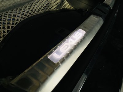 車庫小鋪 LEXUS 北美原廠 ES200 ES250 ES300h 後車箱 LED照明 金屬防刮飾板