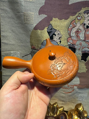 日本回流常滑燒側把壺  茶壺刻繪浮雕牡丹圖 精工手造 朱泥常