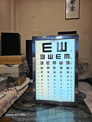二手傳統燈箱式視力檢查表