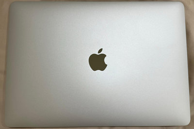 Apple MacBook Air M1 16GB/512GB/13.3吋 - 銀色 ~商品外觀極新