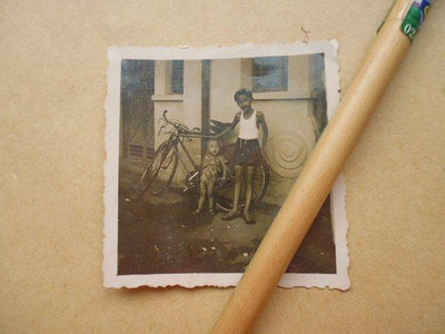 文獻史料館*老照片=2位小朋友與腳踏車合影老照片(k358-6)