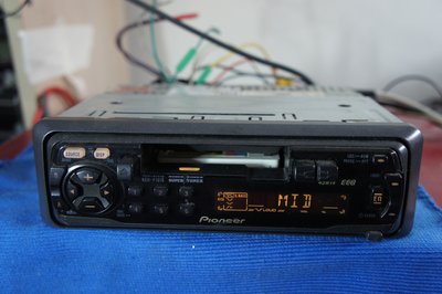 典藏專區"pioneer"先鋒"KEH-1015汽車音響古董40W*4主機EEQ/卡帶/可連換片箱.馬來西亞製品