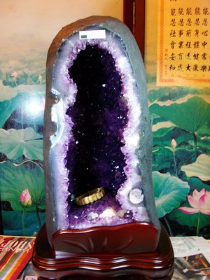 月理水晶鹽燈~ 頂級天然  21.15公斤 ((巴西紫水晶洞)) 共生  藏風 納氣