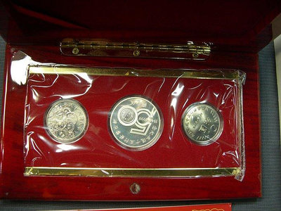 JA033-1 八十八年88年 新台幣發行五十週年紀念銀幣組 附盒及說明書~無收據 如圖