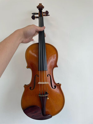 82號 4/4 2022年德國工作室CV SELECTIO訂做的手工油性漆小提琴（對岸工作室代工） 玫瑰木配件 市價10萬換了綠美人尼龍弦+歐料音柱德國溫特尾繩