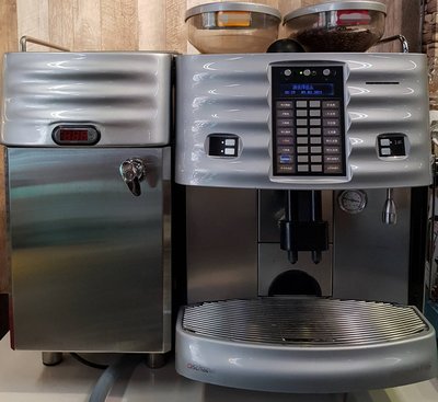 【泉嘉餐飲】月租5,000 / 中古整新瑞士SCHAERER COFFEE ART 營業用全自動咖啡機