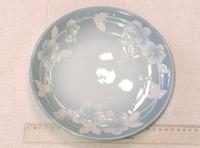 盤子(13)~YUMI KATSURA~立體浮雕~直徑約24.5CM~2個合售
