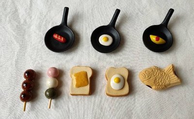 日本製  點心系列 陶製筷架~~剩下平底鍋蛋包飯款跟吐司起司片款