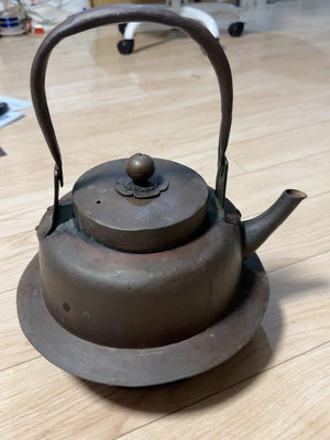 日本回流，老銅壺，很大一只，底部有修繕，看圖，其他地方沒問題